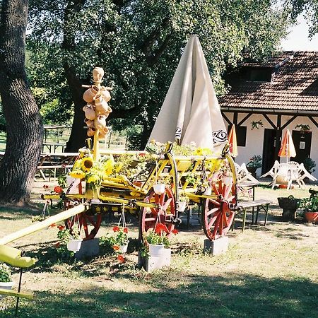 Vizimalom Kemping, Panzio Es Etterem Turistvandi 外观 照片
