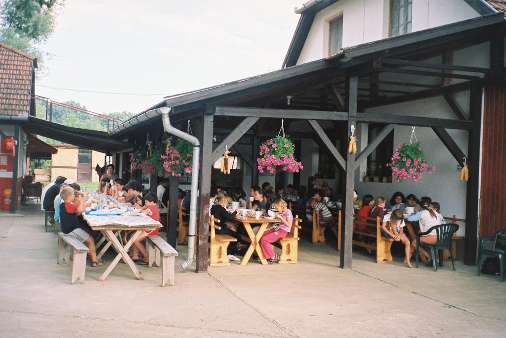 Vizimalom Kemping, Panzio Es Etterem Turistvandi 外观 照片